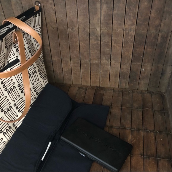 Petunia Pickle Bottom Tote - Picture 8 of 8